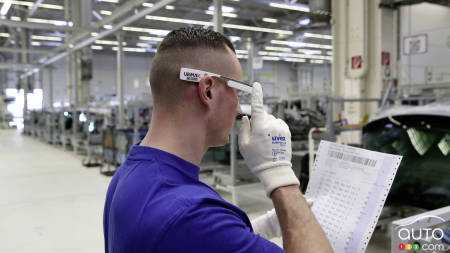 Volkswagen is giving 3D smart glasses to employees